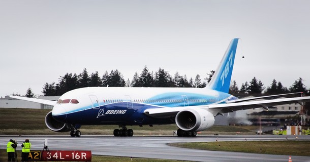 boeing_787_first_flight_taxi_turn